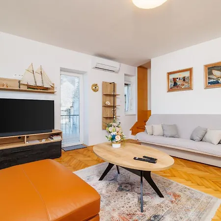 House Sea La Vie